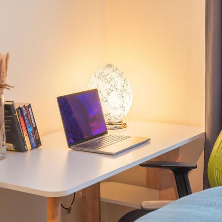 Stay In Our Stylish Flat! & Secure Building & Sleeps Up To 4 Бирмингем Экстерьер фото