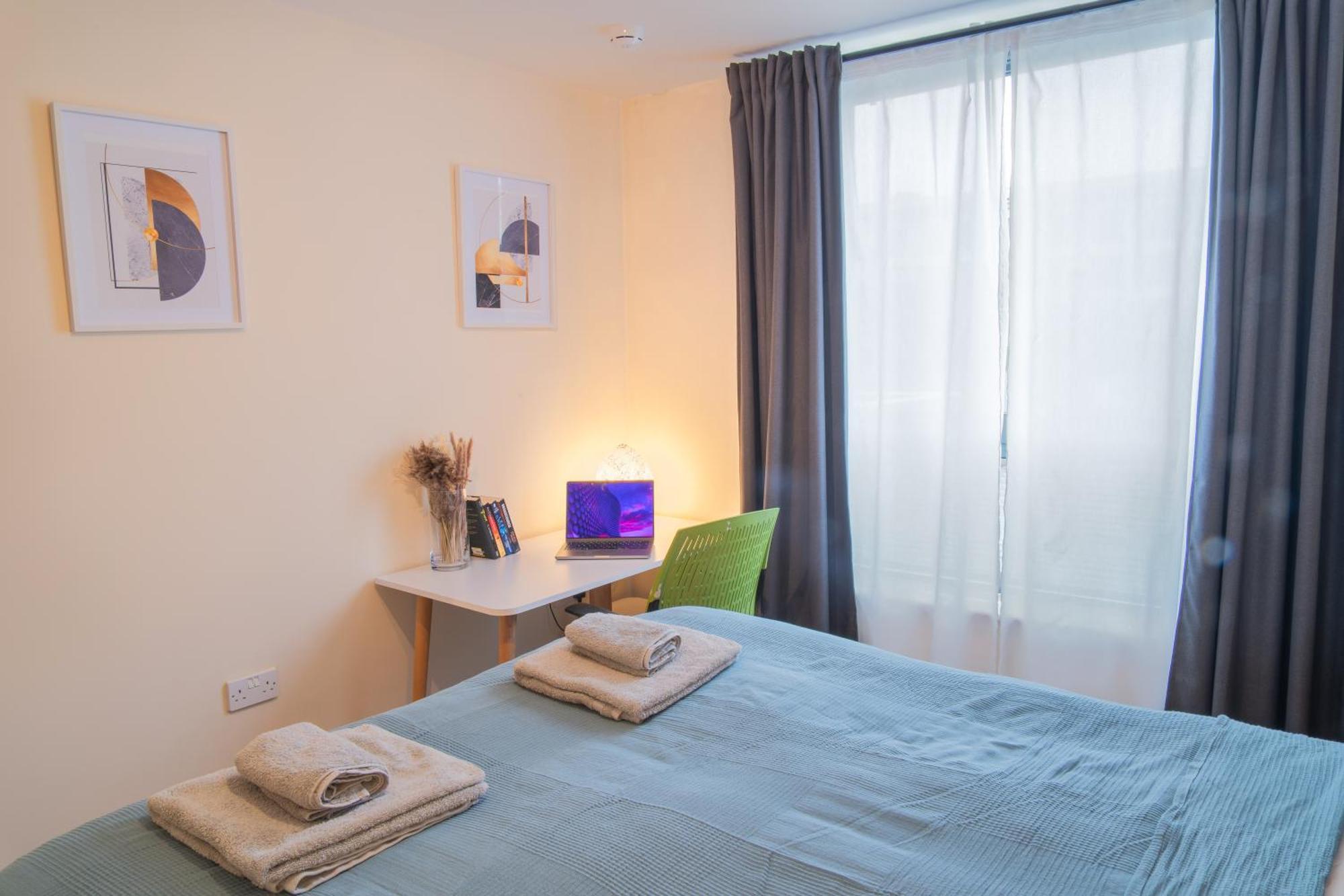Stay In Our Stylish Flat! & Secure Building & Sleeps Up To 4 Бирмингем Экстерьер фото