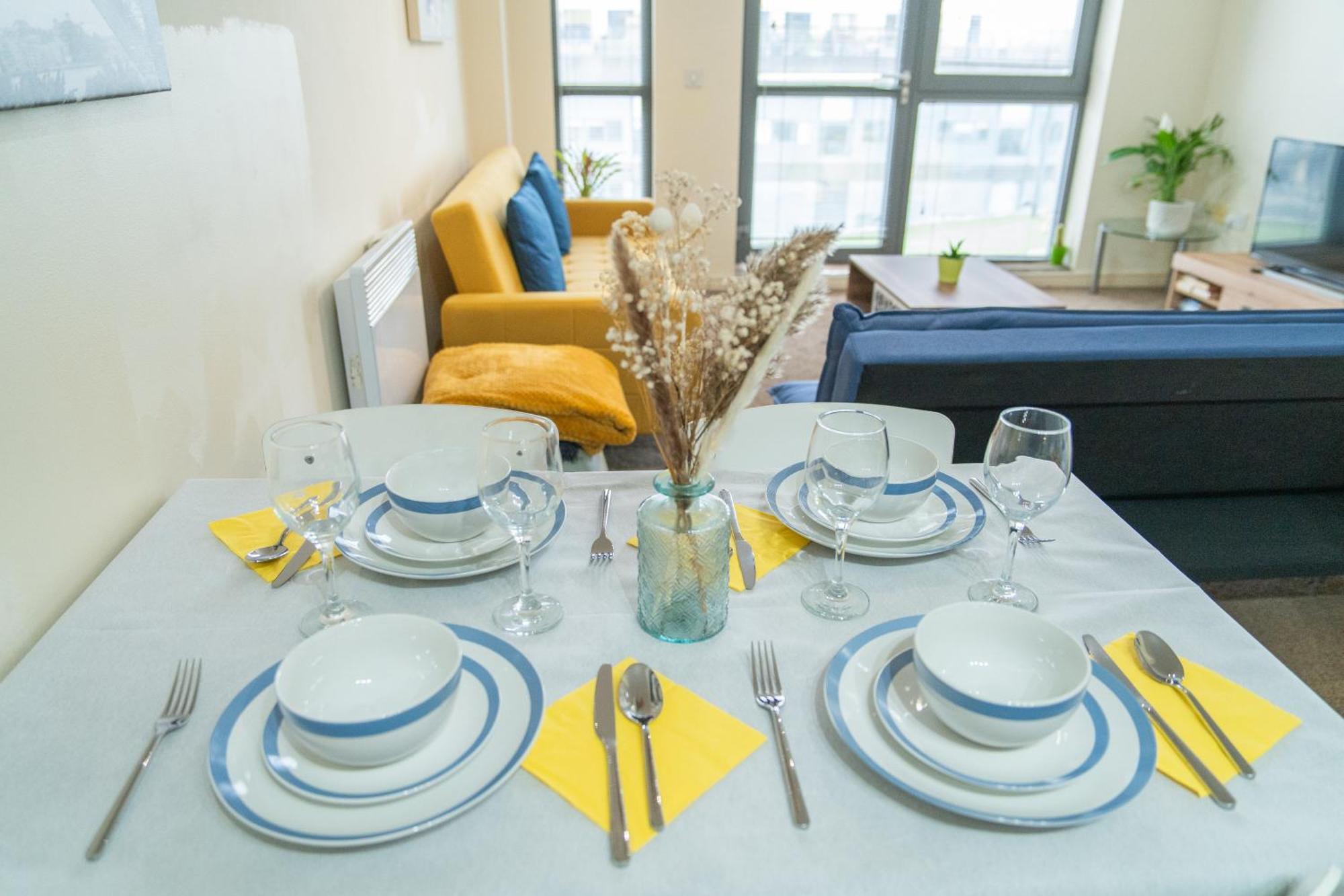 Stay In Our Stylish Flat! & Secure Building & Sleeps Up To 4 Бирмингем Экстерьер фото