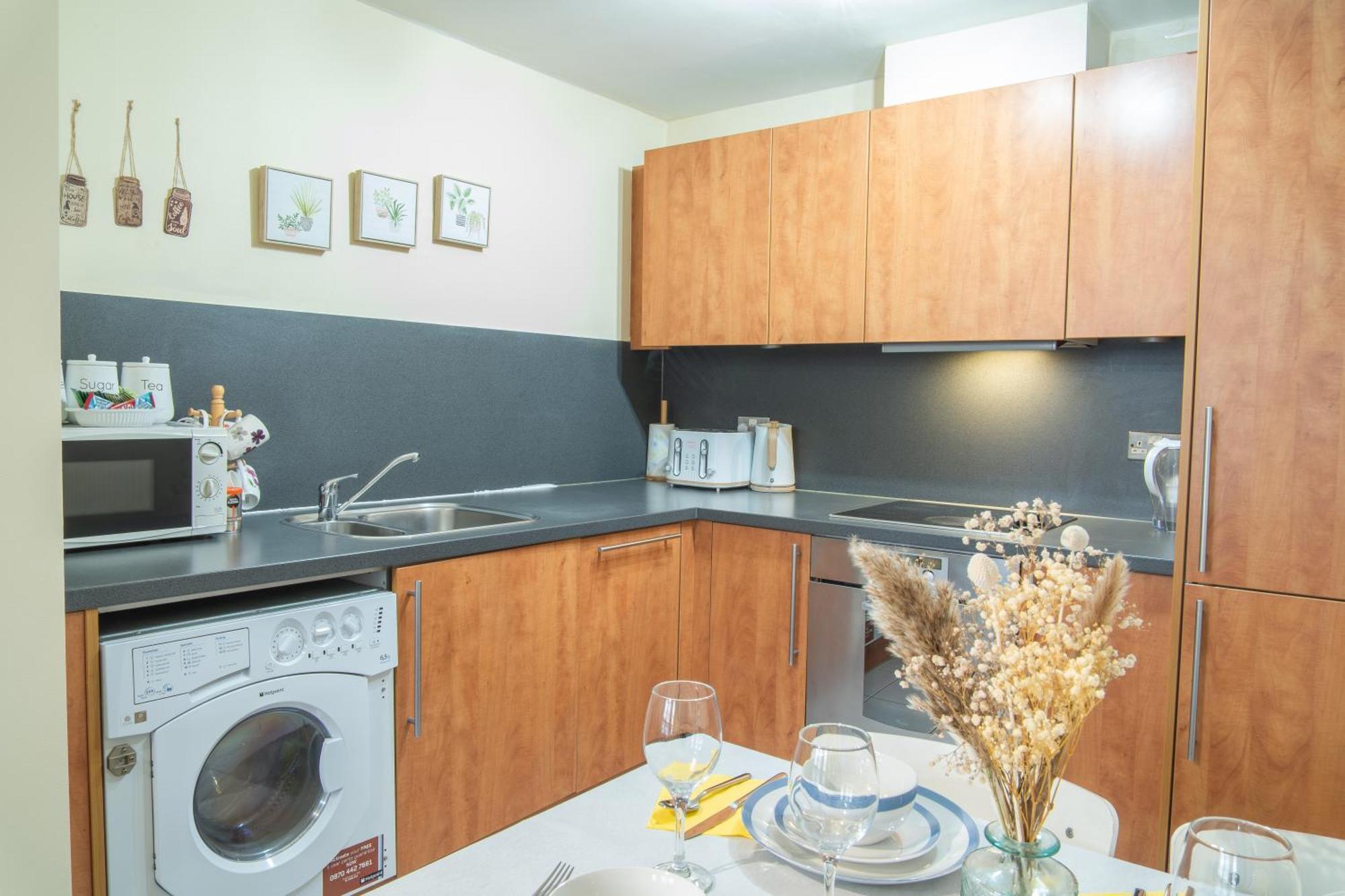 Stay In Our Stylish Flat! & Secure Building & Sleeps Up To 4 Бирмингем Экстерьер фото