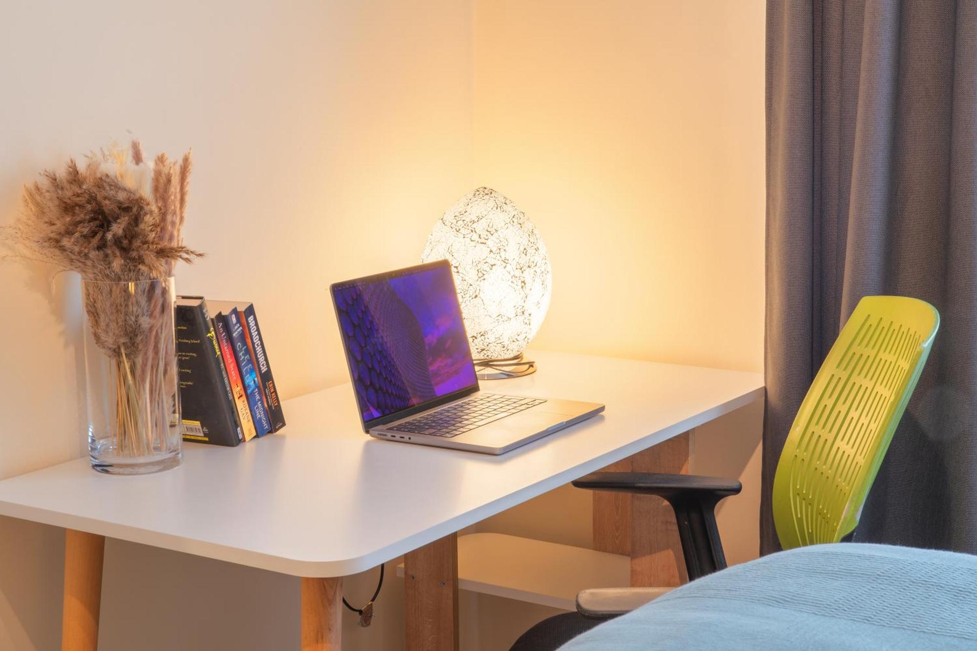 Stay In Our Stylish Flat! & Secure Building & Sleeps Up To 4 Бирмингем Экстерьер фото