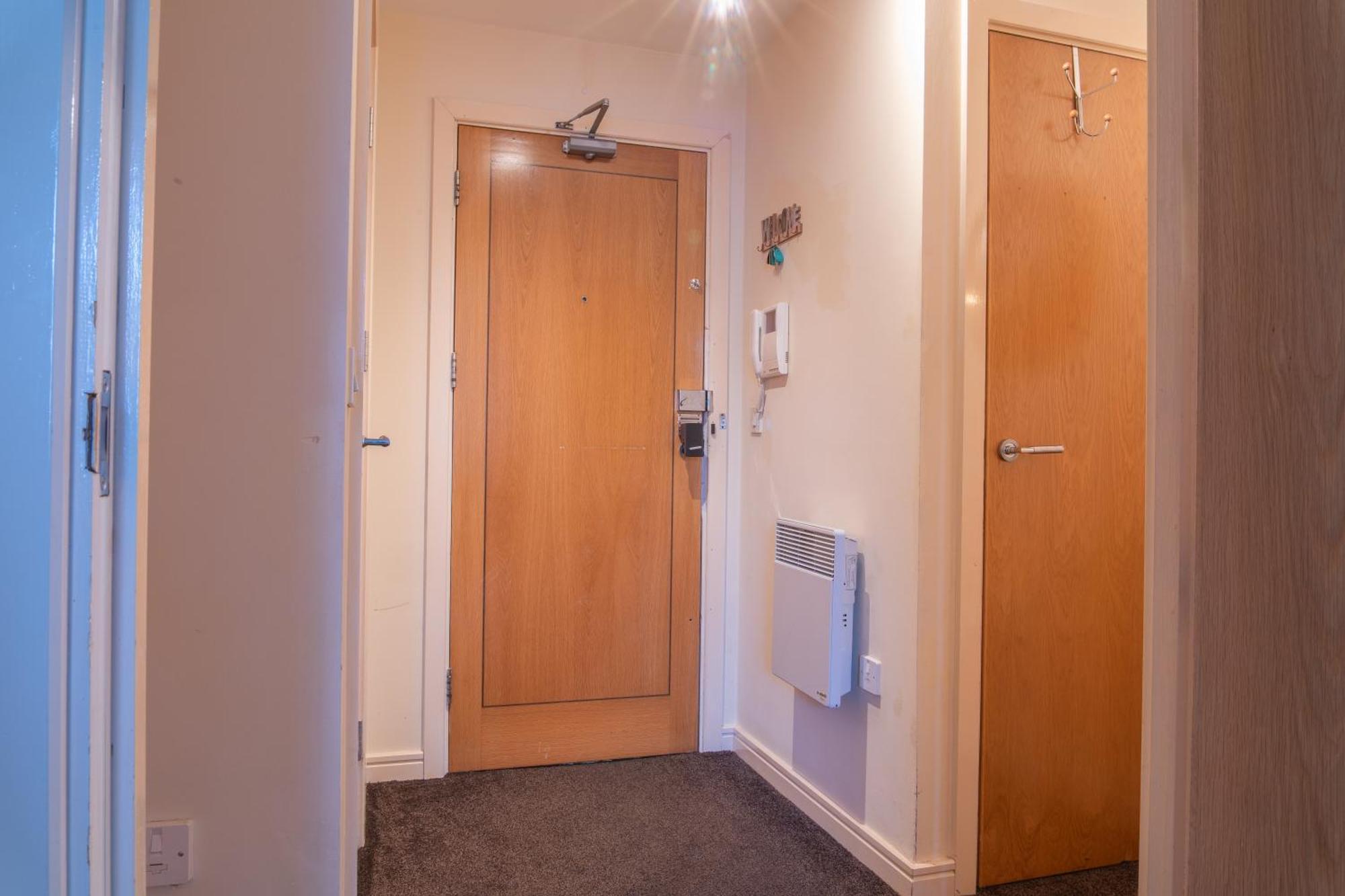 Stay In Our Stylish Flat! & Secure Building & Sleeps Up To 4 Бирмингем Экстерьер фото
