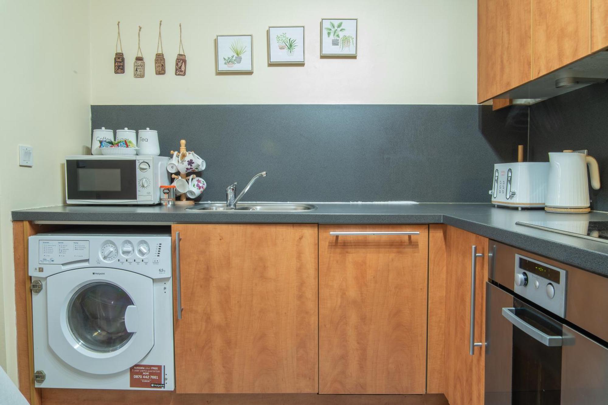Stay In Our Stylish Flat! & Secure Building & Sleeps Up To 4 Бирмингем Экстерьер фото